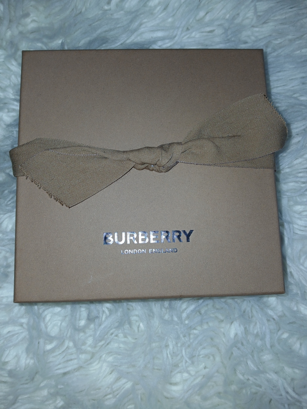 Burberry Gift Box with Ribbon - Picture 2 of 4